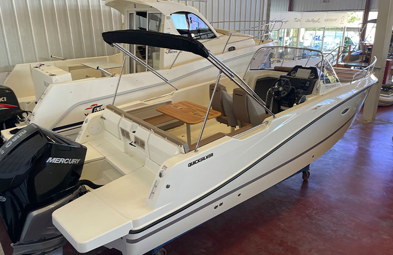 Quicksilver Activ 755 Sundeck-1