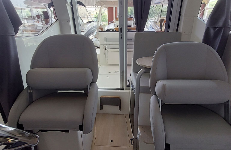 Quicksilver Captur 805 Pilothouse-13