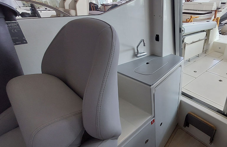 Quicksilver Captur 805 Pilothouse-14