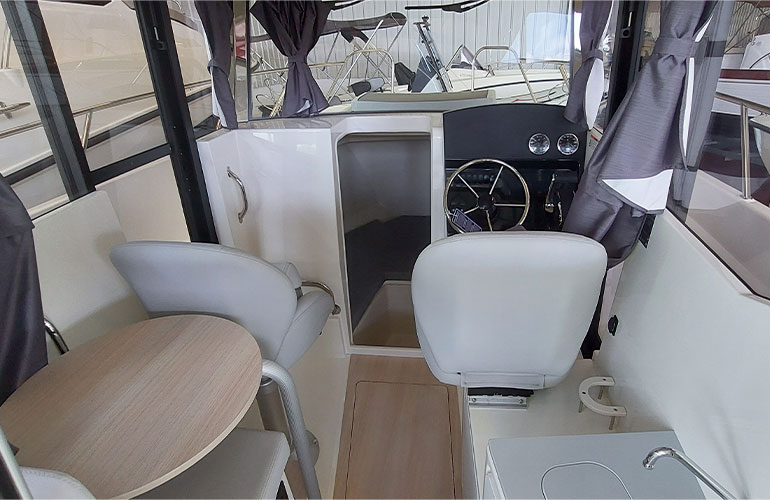 Quicksilver Captur 805 Pilothouse-8