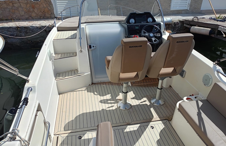 Quicksilver-755 Sundeck 8
