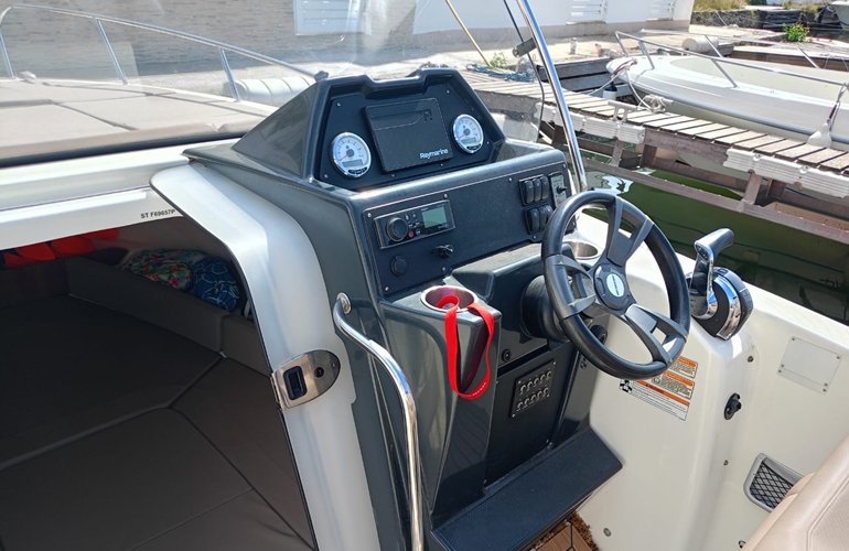 Quicksilver-755 Sundeck 4