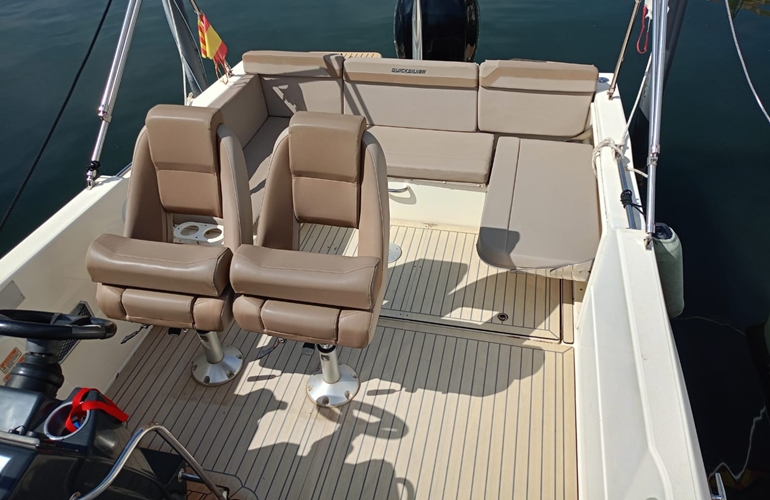Quicksilver-755 Sundeck 7