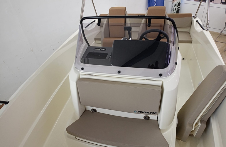 Quicksilver Activ 555 Open-4