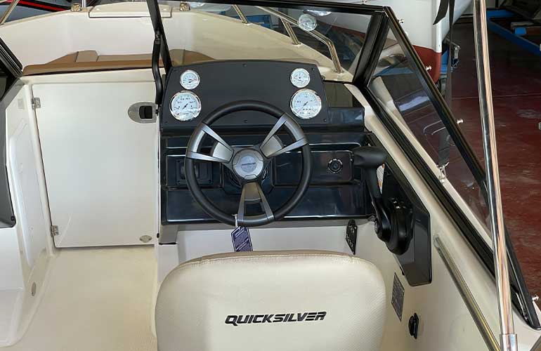 Quicksilver Activ 555 Bowrider