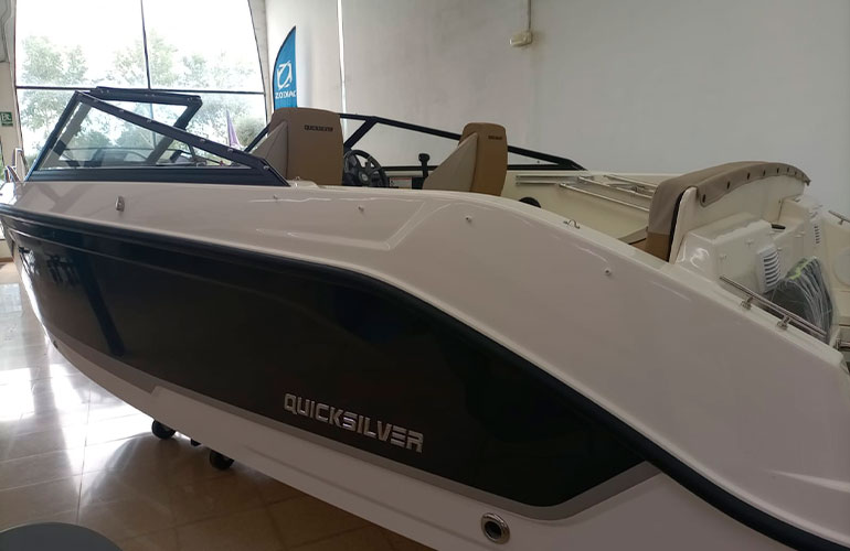 Quicksilver Activ 605 Bowrider-4