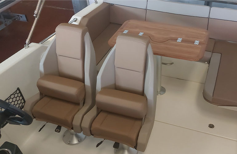 Quicksilver Activ 755 Sundeck-16