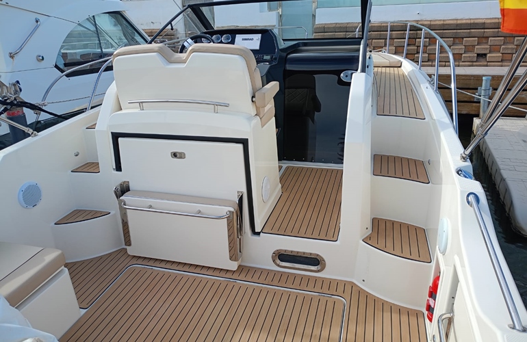 Quicksilver-875-Sundeck-7