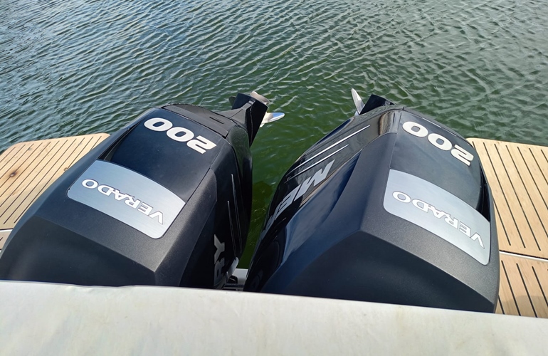 Quicksilver-875-Sundeck-16
