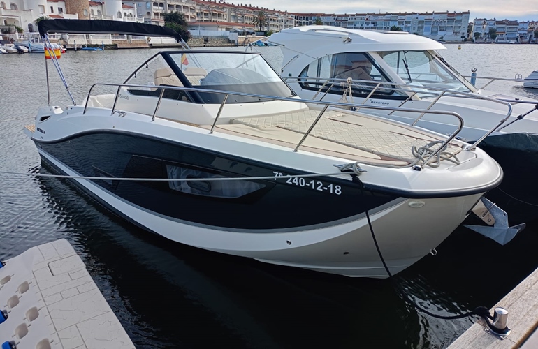Quicksilver-875-Sundeck-2