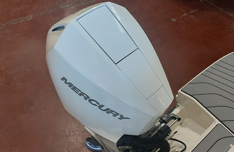 Sea Ray 210 SPX Outboard-15