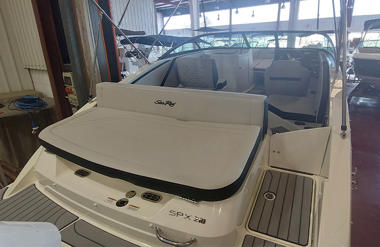 Sea Ray 210 SPX Outboard-12