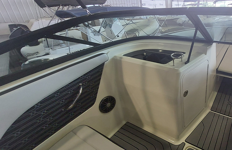 Sea Ray 210 SPX Outboard-8