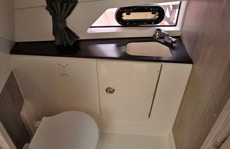 Quicksilver Activ 875 Sundeck-10