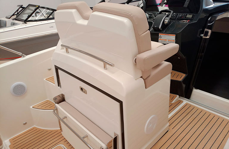 Quicksilver Activ 875 Sundeck-5