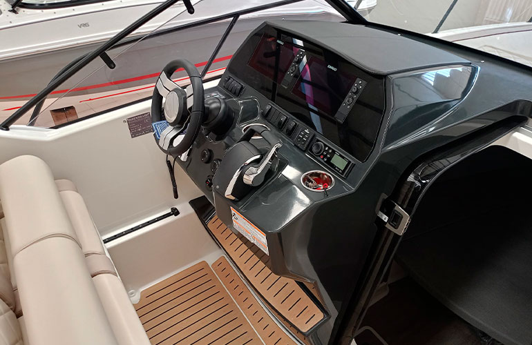 Quicksilver Activ 875 Sundeck-6