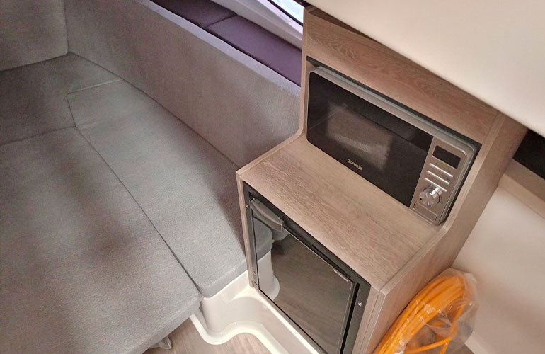 Quicksilver Activ 875 Sundeck-9