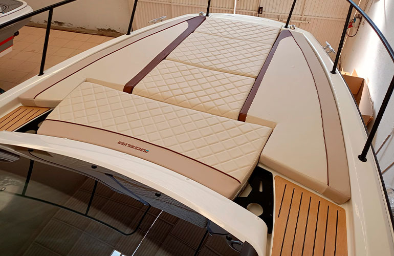 Quicksilver Activ 875 Sundeck-4