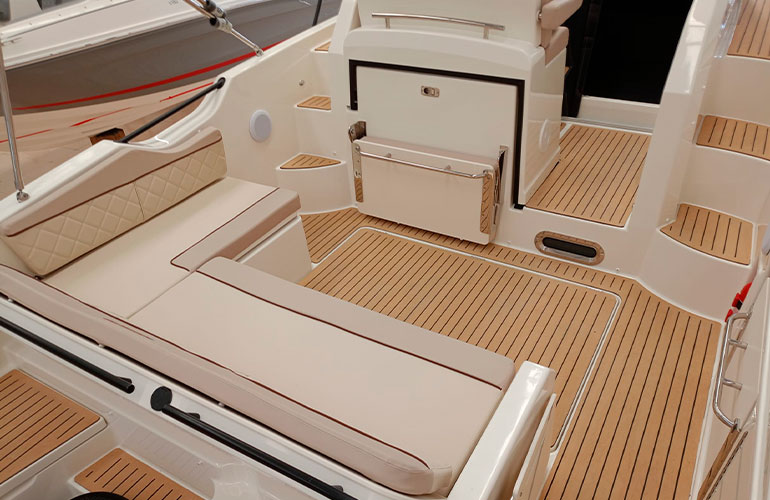 Quicksilver Activ 875 Sundeck-12