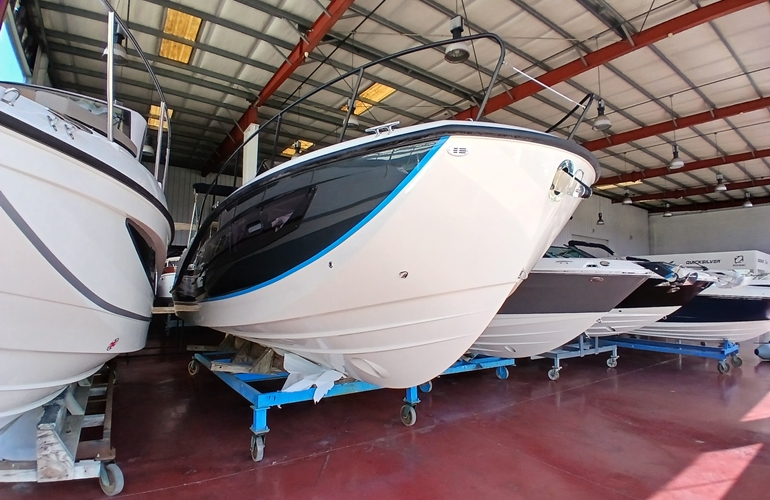 Quicksilver-875-Sundeck-1