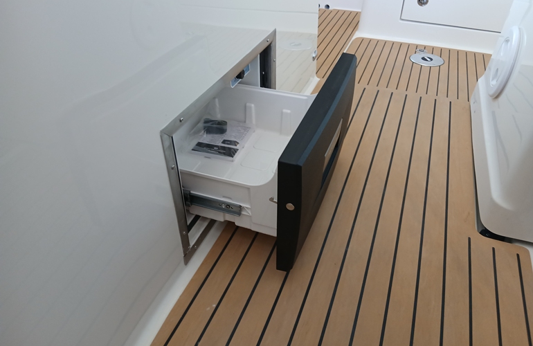Quicksilver-875-Sundeck-10
