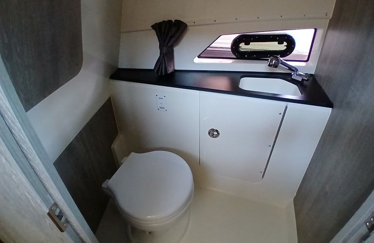 Quicksilver-875-Sundeck-13