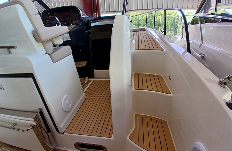 Quicksilver-875-Sundeck-15