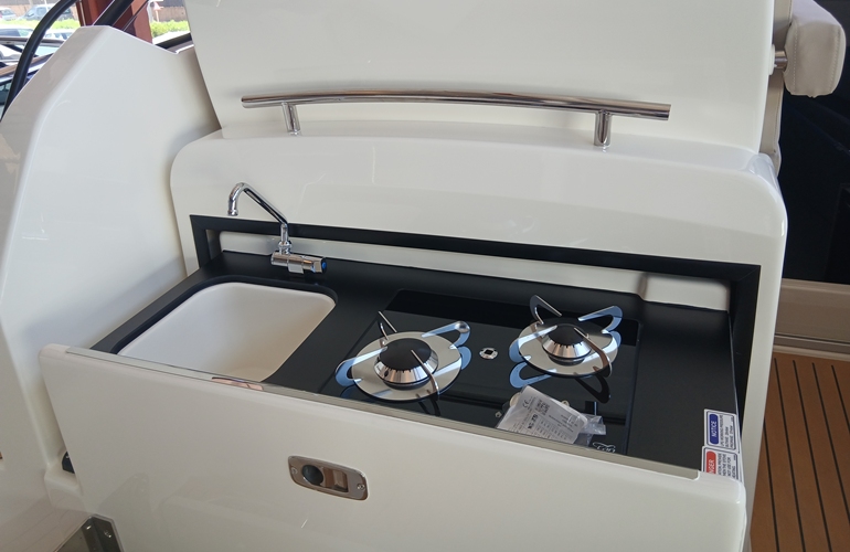 Quicksilver-875-Sundeck-8