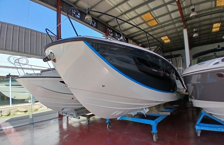 Quicksilver-875-Sundeck-2