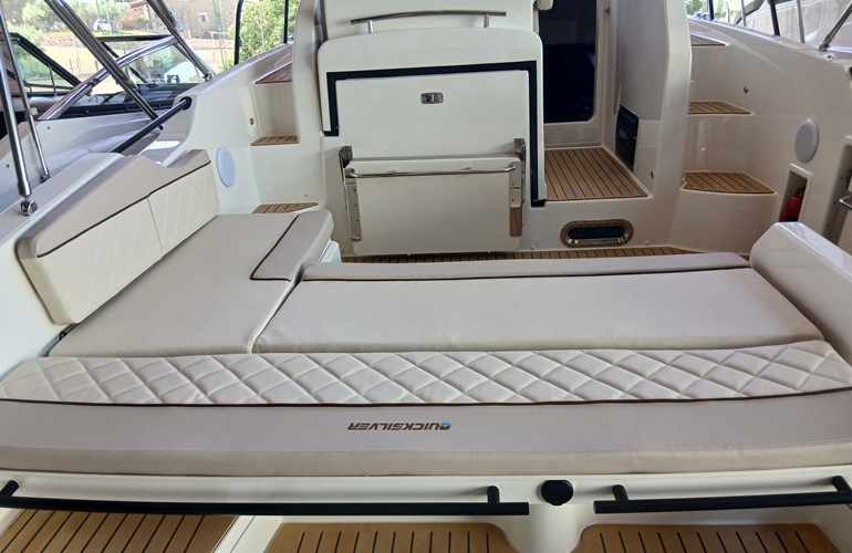 Quicksilver-875-Sundeck-18