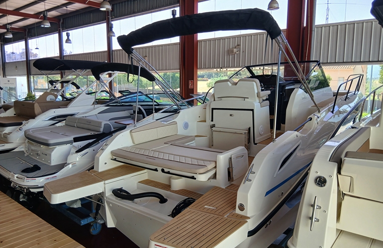 Quicksilver-875-Sundeck-19