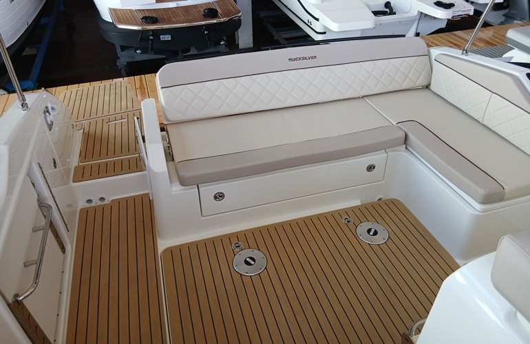 Quicksilver-875-Sundeck-17