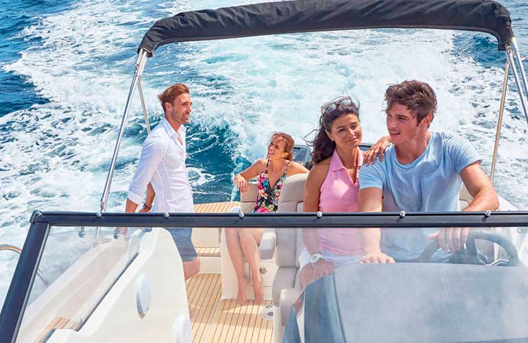 Quicksilver Activ 875 Sundeck-11