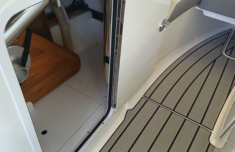 Sea Ray-250-SDX-OB-13