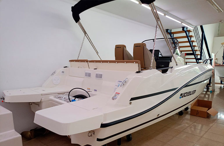 Quicksilver Activ 605 Open