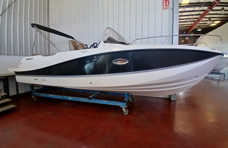Quicksilver-755-Sundeck - 1