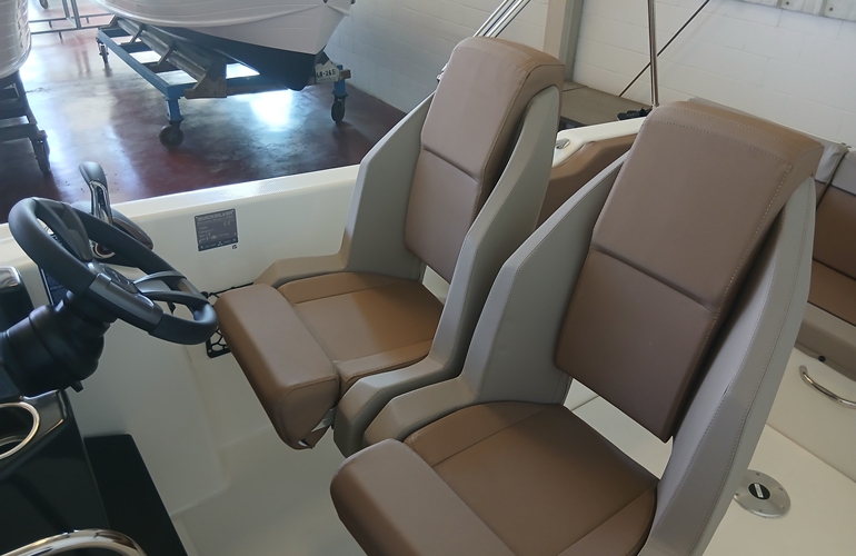 Quicksilver-755-Sundeck - 4