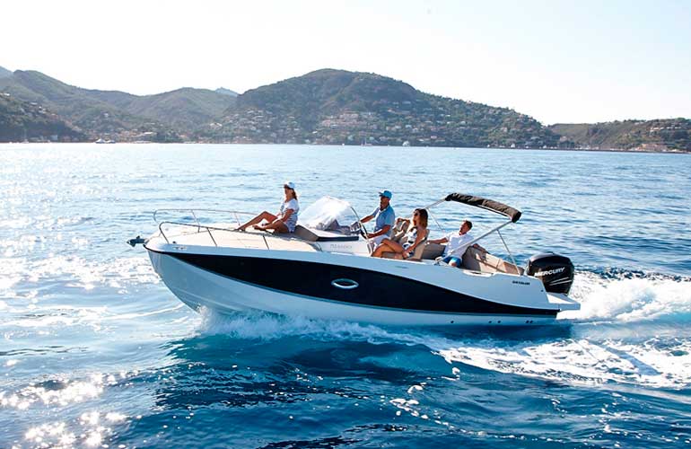 Quicksilver Activ 755 Sundeck