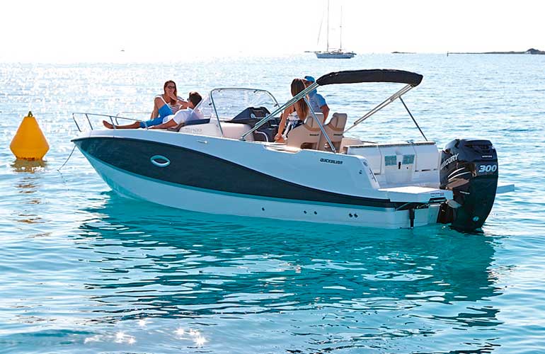 Quicksilver Activ 755 Sundeck