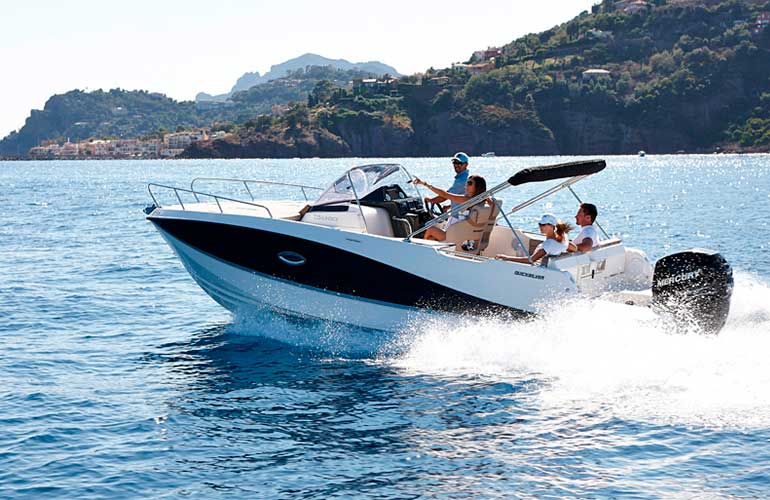 Quicksilver Activ 755 Sundeck