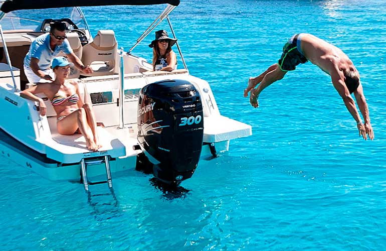 Quicksilver Activ 755 Sundeck