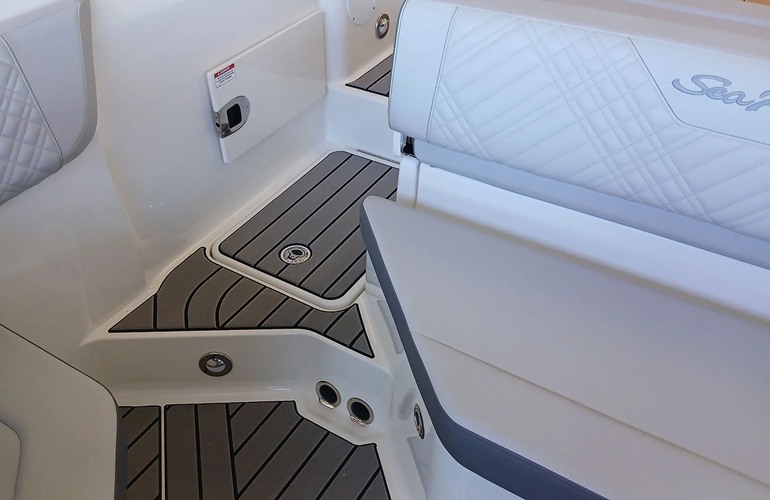 Sea Ray-230-SDX-stock-8