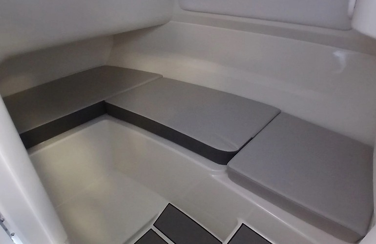 Sea Ray-230-SDX-stock-6