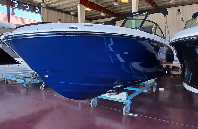 Sea Ray-230-SDX-stock-1