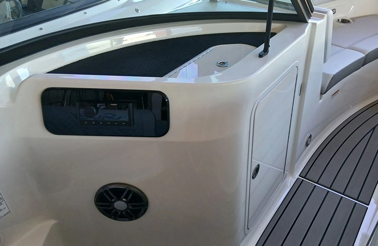 Sea Ray-230-SDX-stock-11