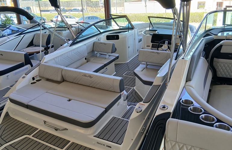 Sea Ray-230-SDX-stock-16