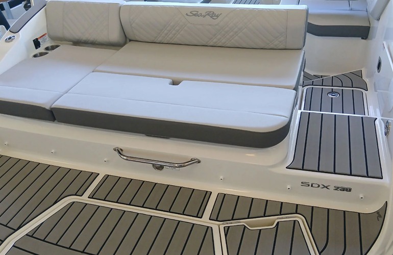 Sea Ray-230-SDX-stock-15