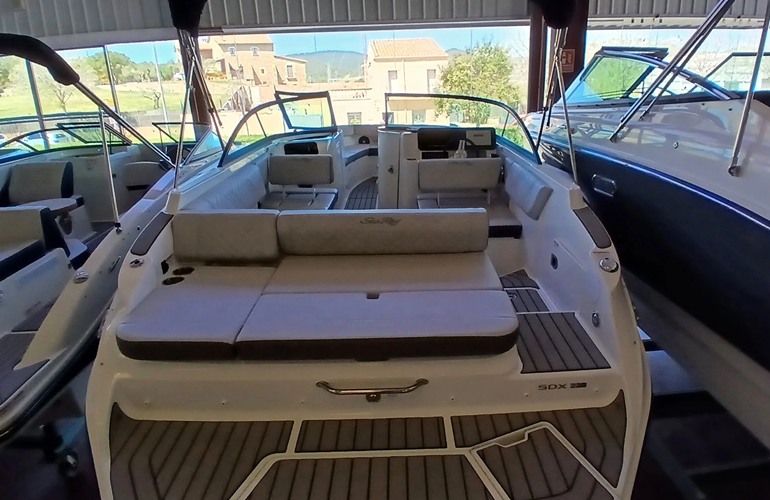 Sea Ray-230-SDX-stock-18