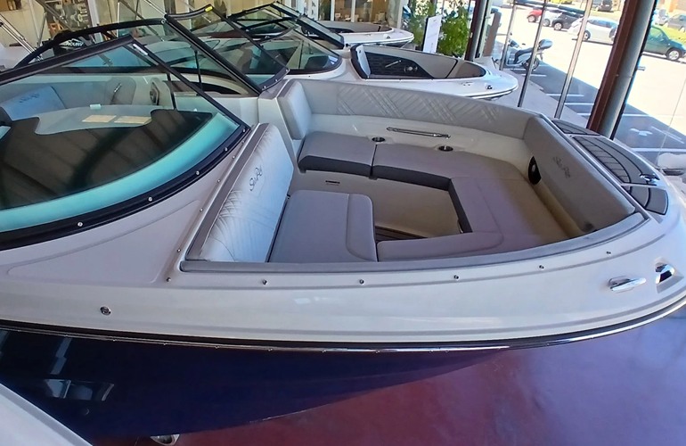 Sea Ray-230-SDX-stock-2