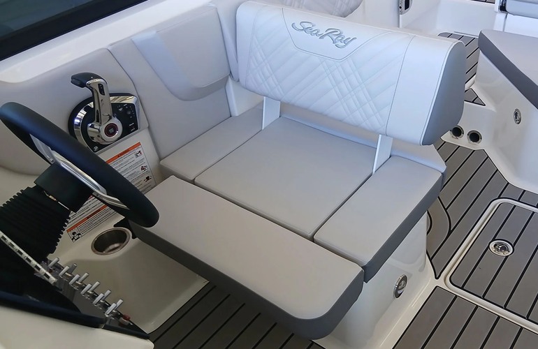 Sea Ray-230-SDX-stock-4